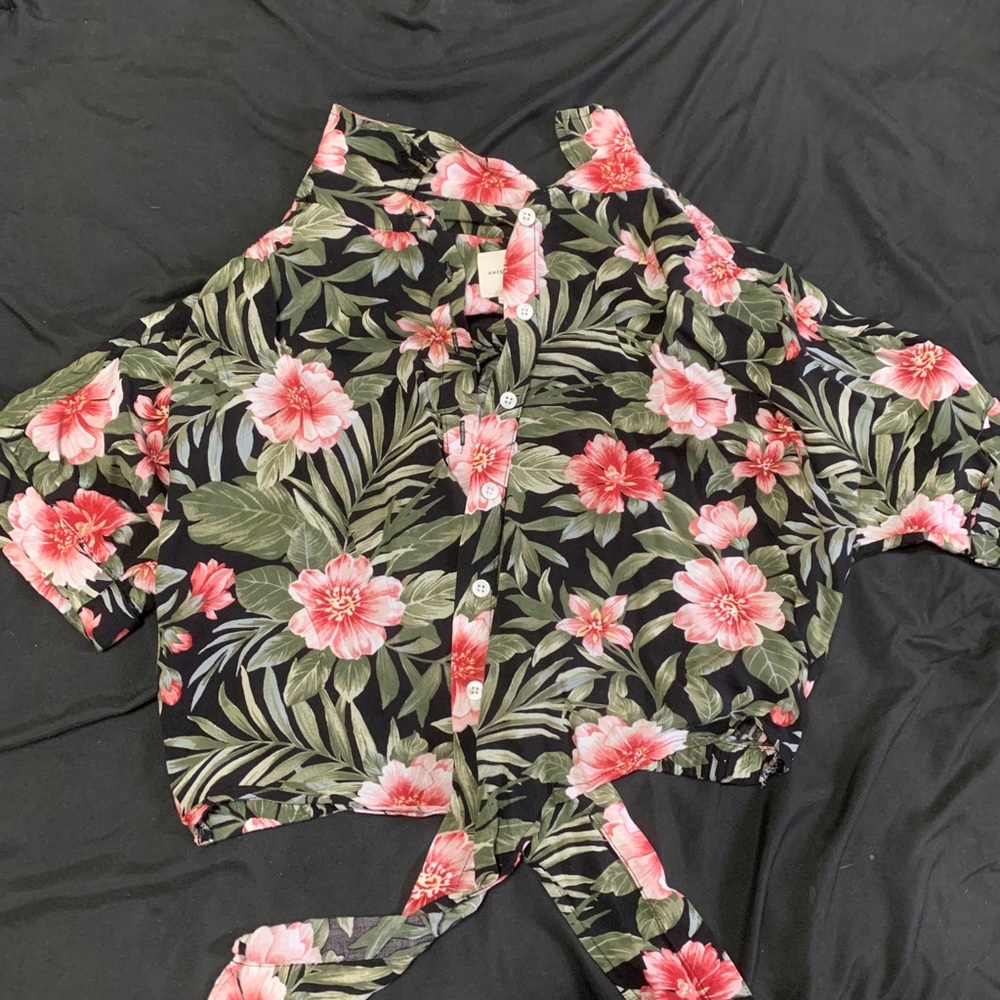 American Eagle Cropped Button Up